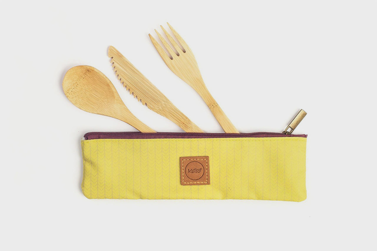 Wood utensil set in portable 